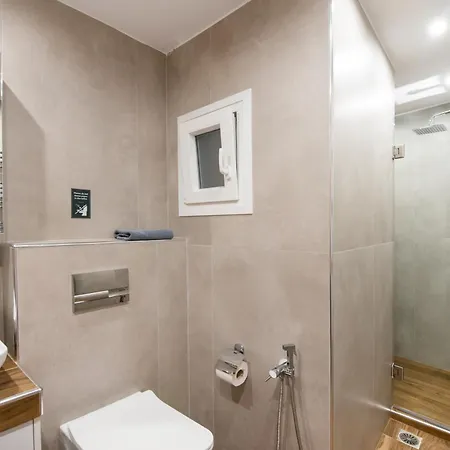 Apartman Tinker Bell By Halu! : Colorful Family